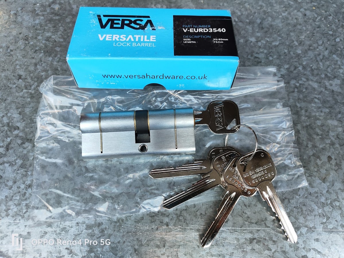 Versa branded lock barrel with keys