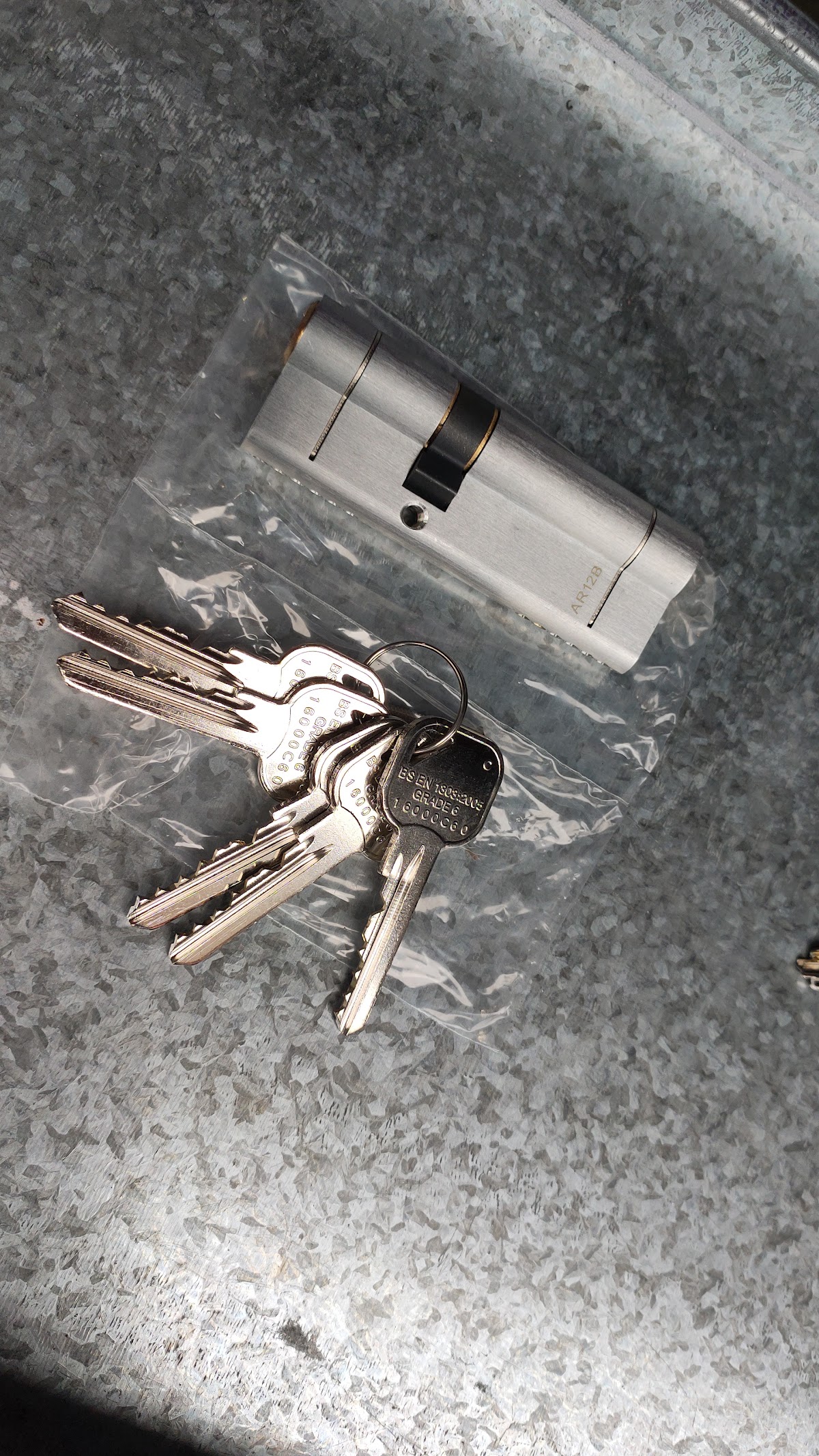 British Standard graded lock barrel and keys
